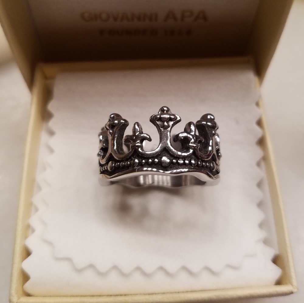 Antique-style crown ring size 7